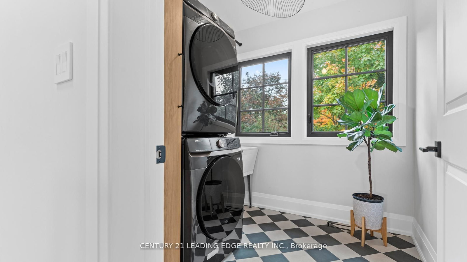 Detached House for sale at 197 Glen Oak Drive, Oakville, Ontario, L6K 2J3 - West - MLS: W12843096