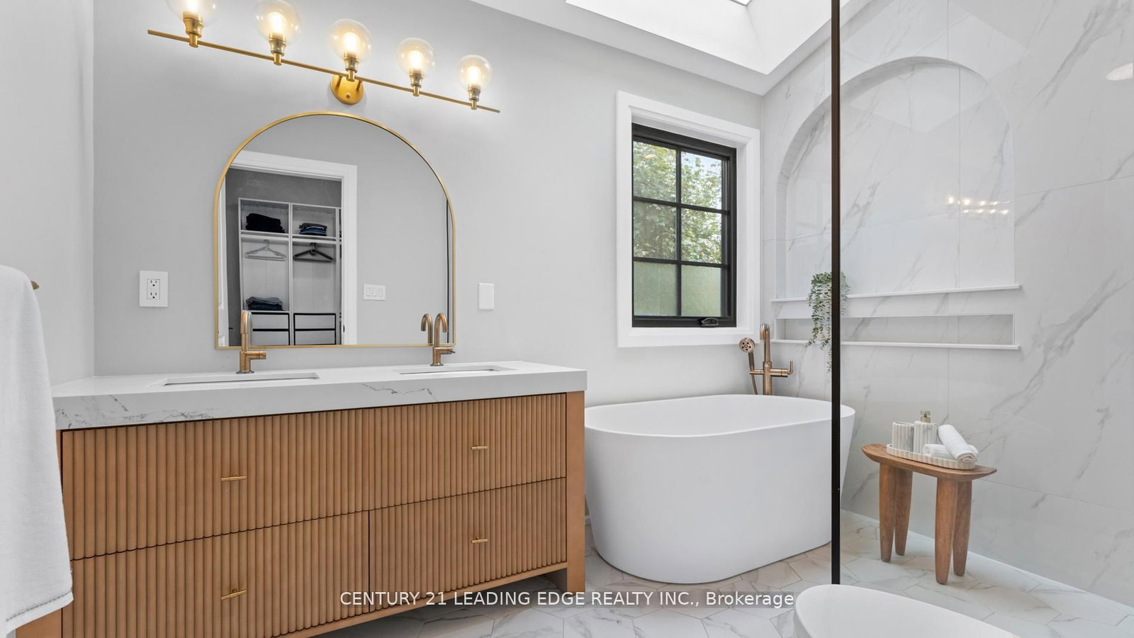 Detached House for sale at 197 Glen Oak Drive, Oakville, Ontario, L6K 2J3 - West - MLS: W12843096