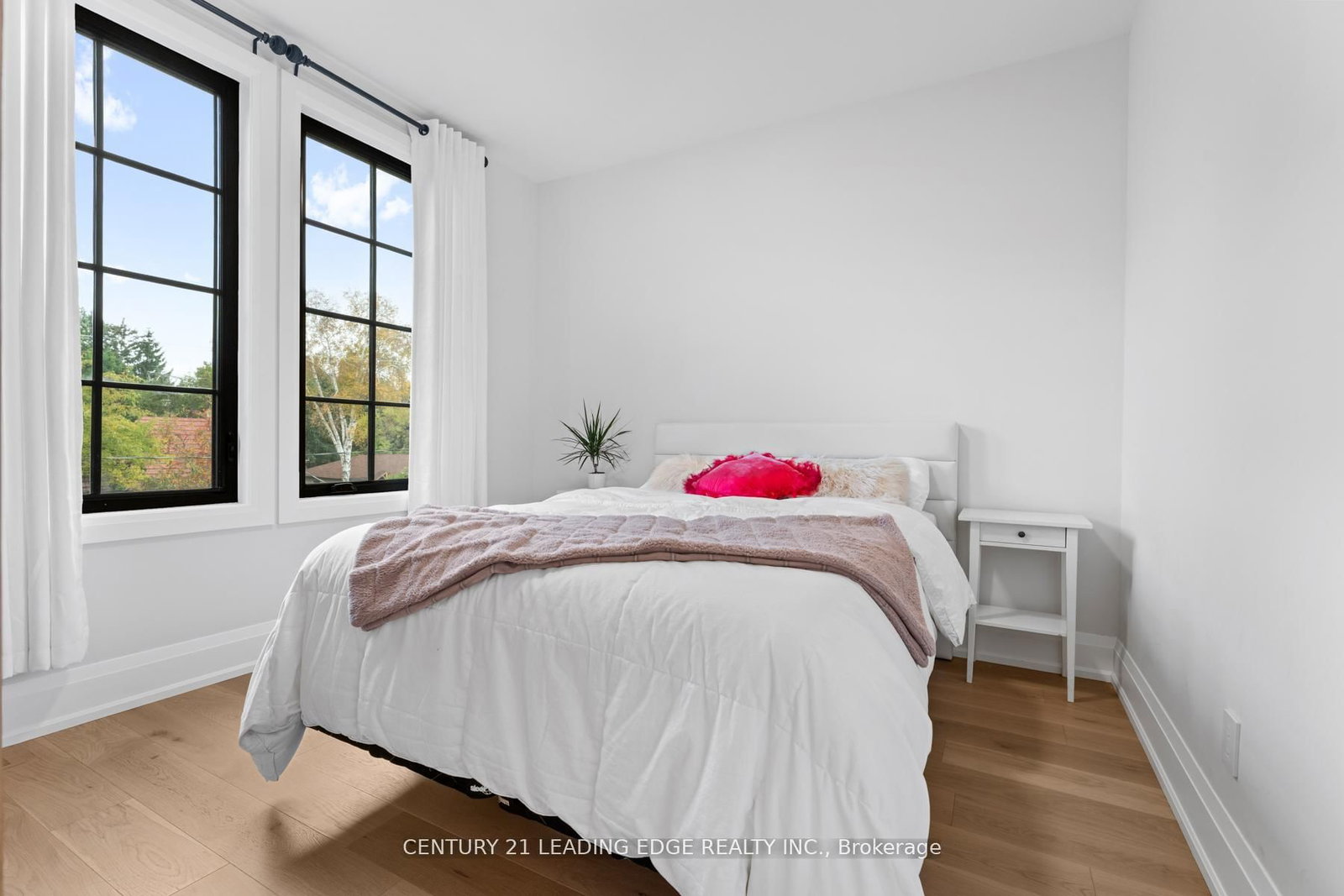 Detached House for sale at 197 Glen Oak Drive, Oakville, Ontario, L6K 2J3 - West - MLS: W12843096