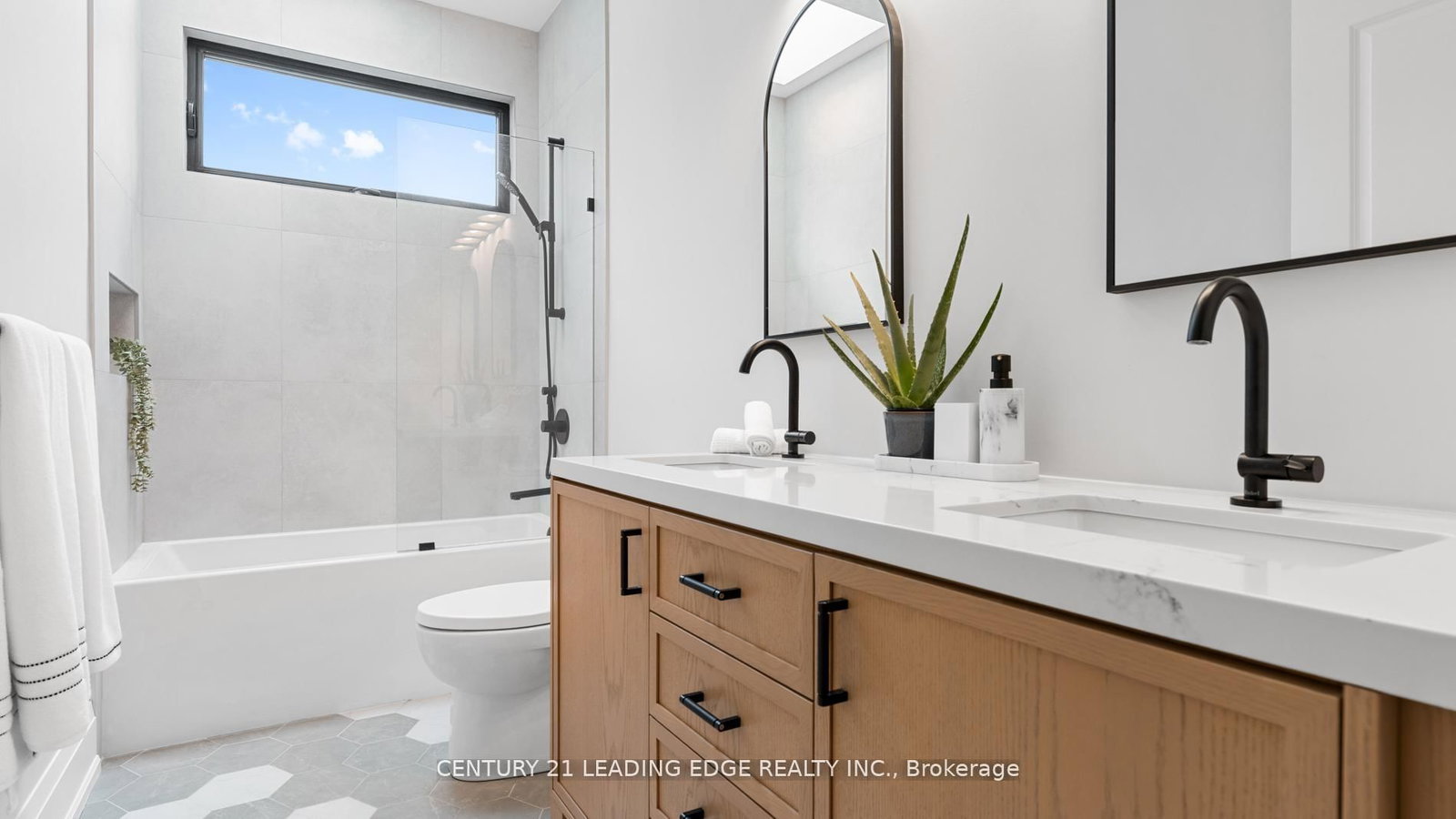 Detached House for sale at 197 Glen Oak Drive, Oakville, Ontario, L6K 2J3 - West - MLS: W12843096