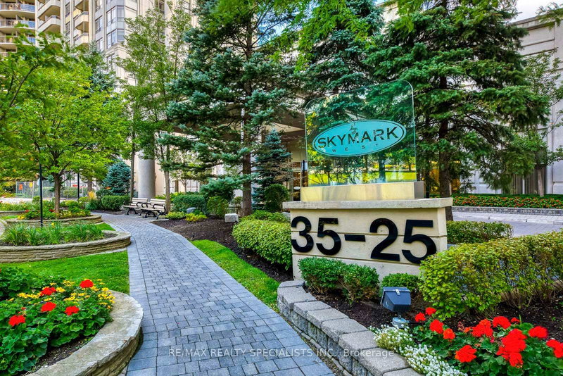 3005 - 35 Kingsbridge Garden Circ W, Mississauga, L5R 3Z5 | Image 3