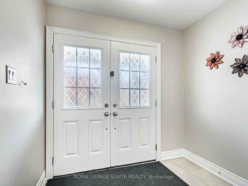 15 Temple Manor Rd, Brampton, L6Y 6C4 | Image 3