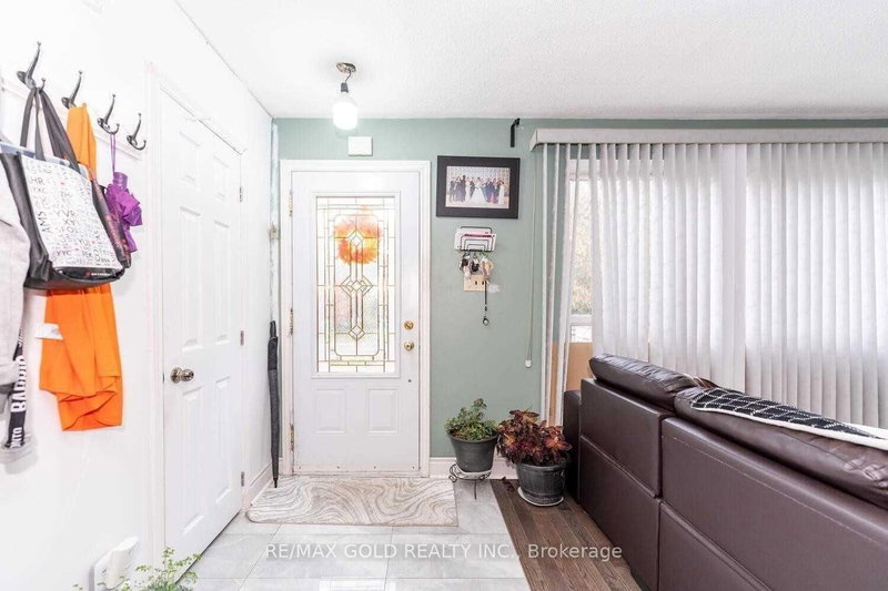 63 Newstead Cres, Brampton, L6V 2A8 | Image 3