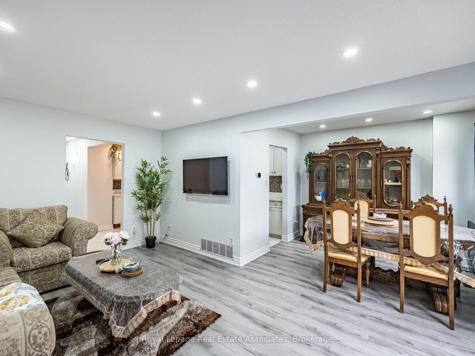 Townhouse for sale at 19 Gatwick Lane, Brampton, Ontario, L6S 2E4 - Northgate - MLS: W12844500