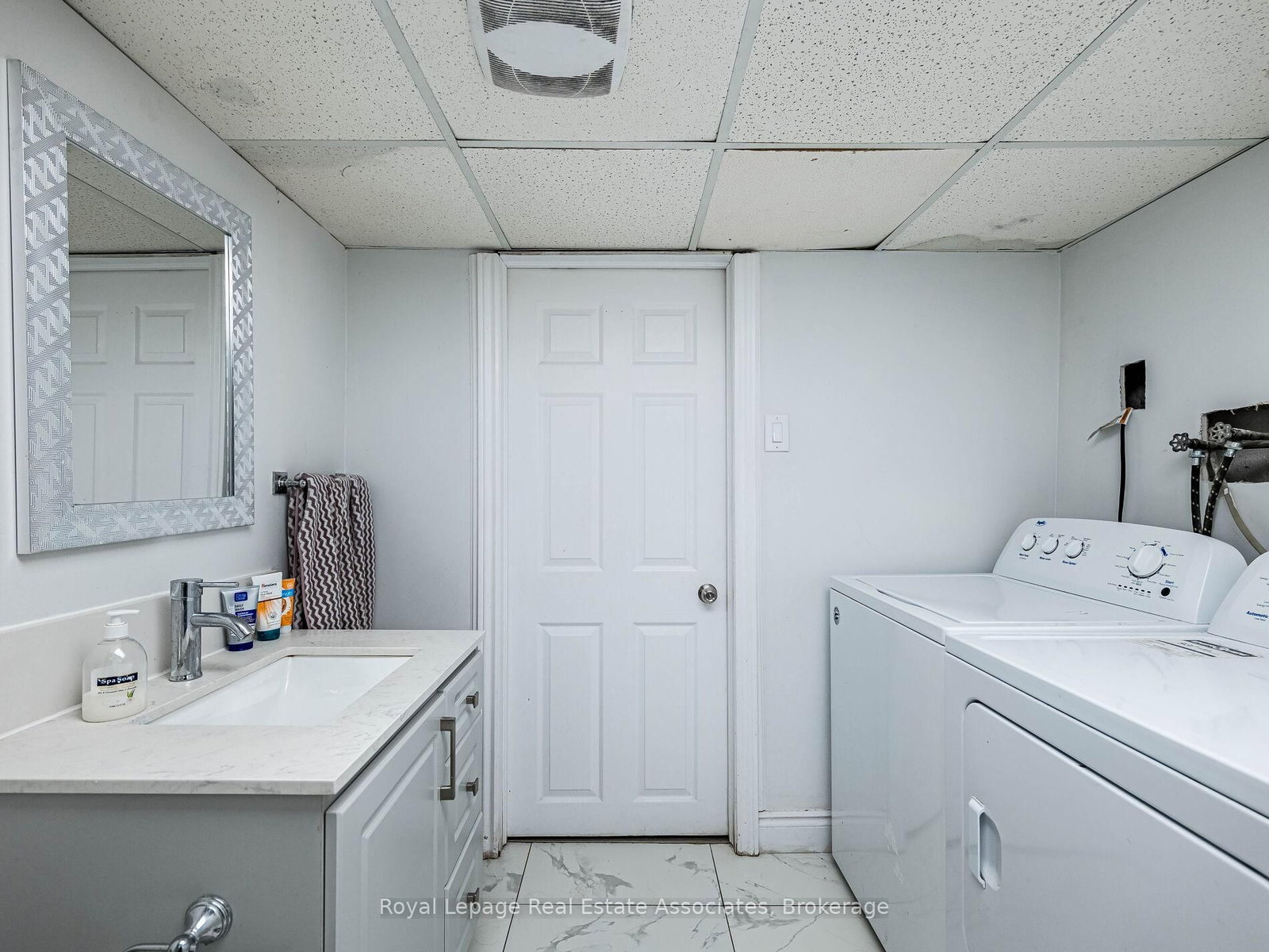 Townhouse for sale at 19 Gatwick Lane, Brampton, Ontario, L6S 2E4 - Northgate - MLS: W12844500