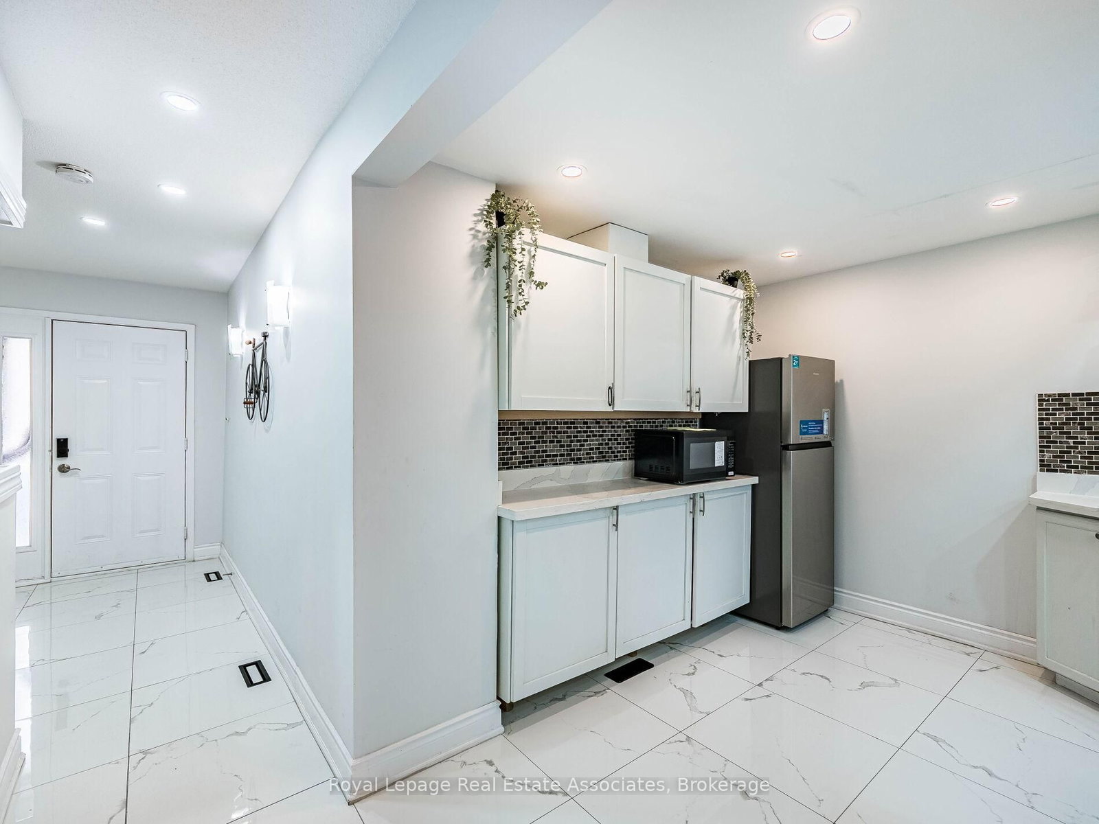 Townhouse for sale at 19 Gatwick Lane, Brampton, Ontario, L6S 2E4 - Northgate - MLS: W12844500