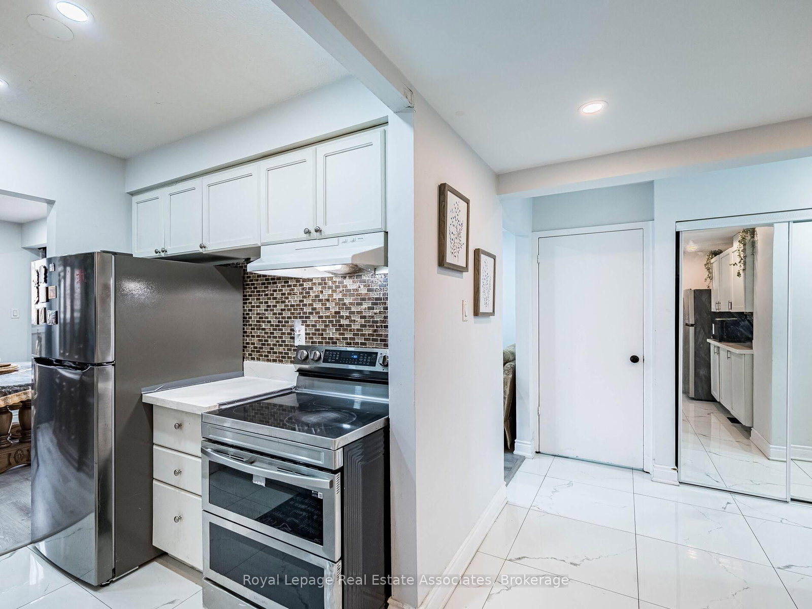 Townhouse for sale at 19 Gatwick Lane, Brampton, Ontario, L6S 2E4 - Northgate - MLS: W12844500