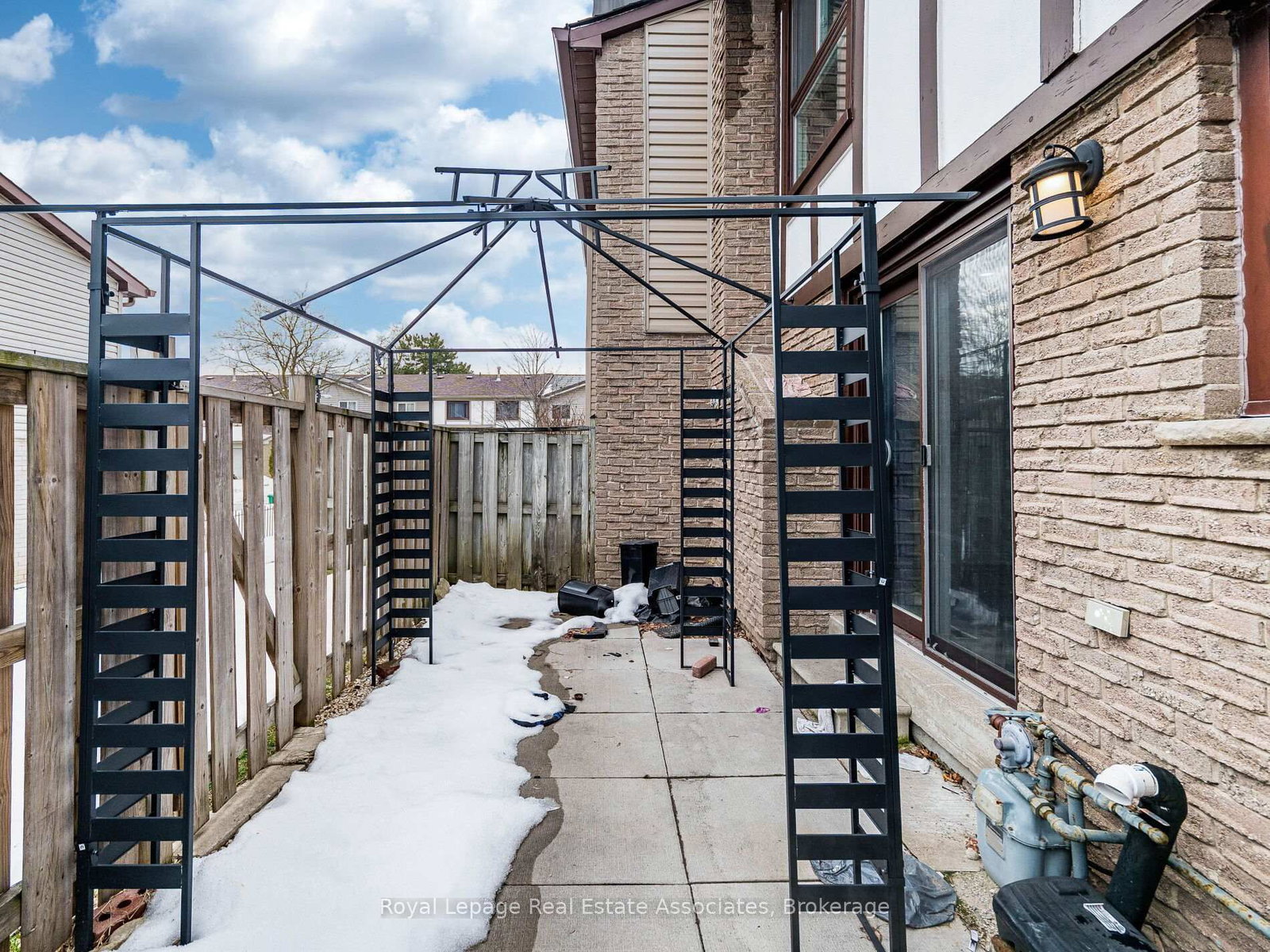 Townhouse for sale at 19 Gatwick Lane, Brampton, Ontario, L6S 2E4 - Northgate - MLS: W12844500