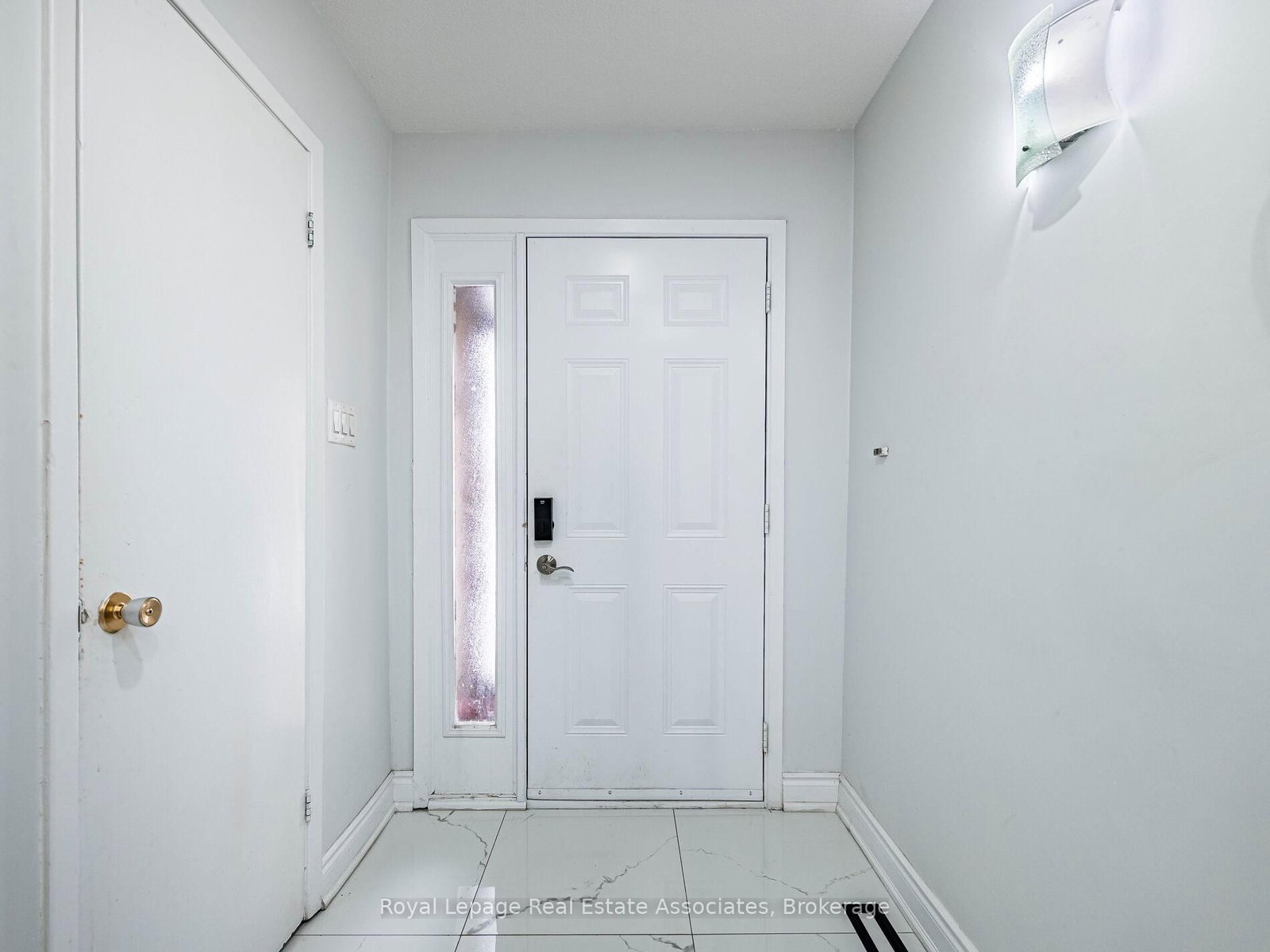 Townhouse for sale at 19 Gatwick Lane, Brampton, Ontario, L6S 2E4 - Northgate - MLS: W12844500