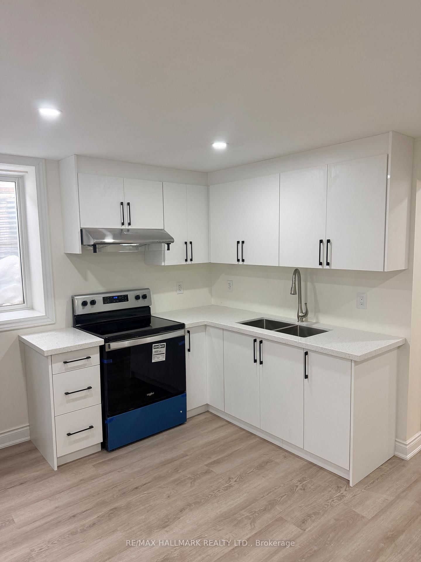 550 Yates Drive, Unit Bsmt - Photo 2