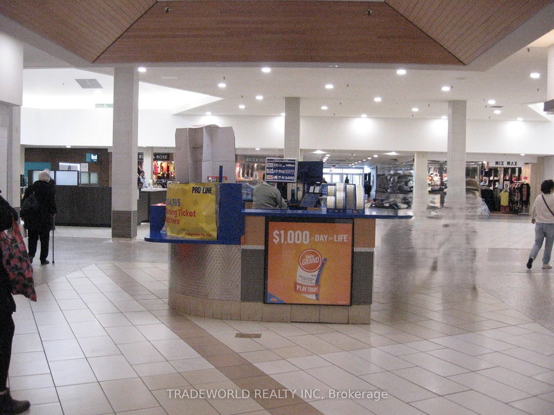 1-319K - 250 The East Mall, Toronto, M9B 3Y8 | Image 2