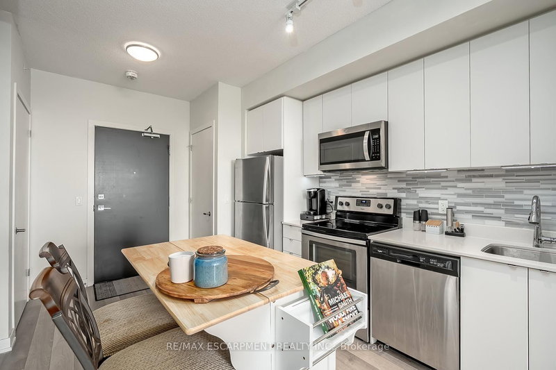 517 - 5240 Dundas St, Burlington, L7R 3X4 | Image 2