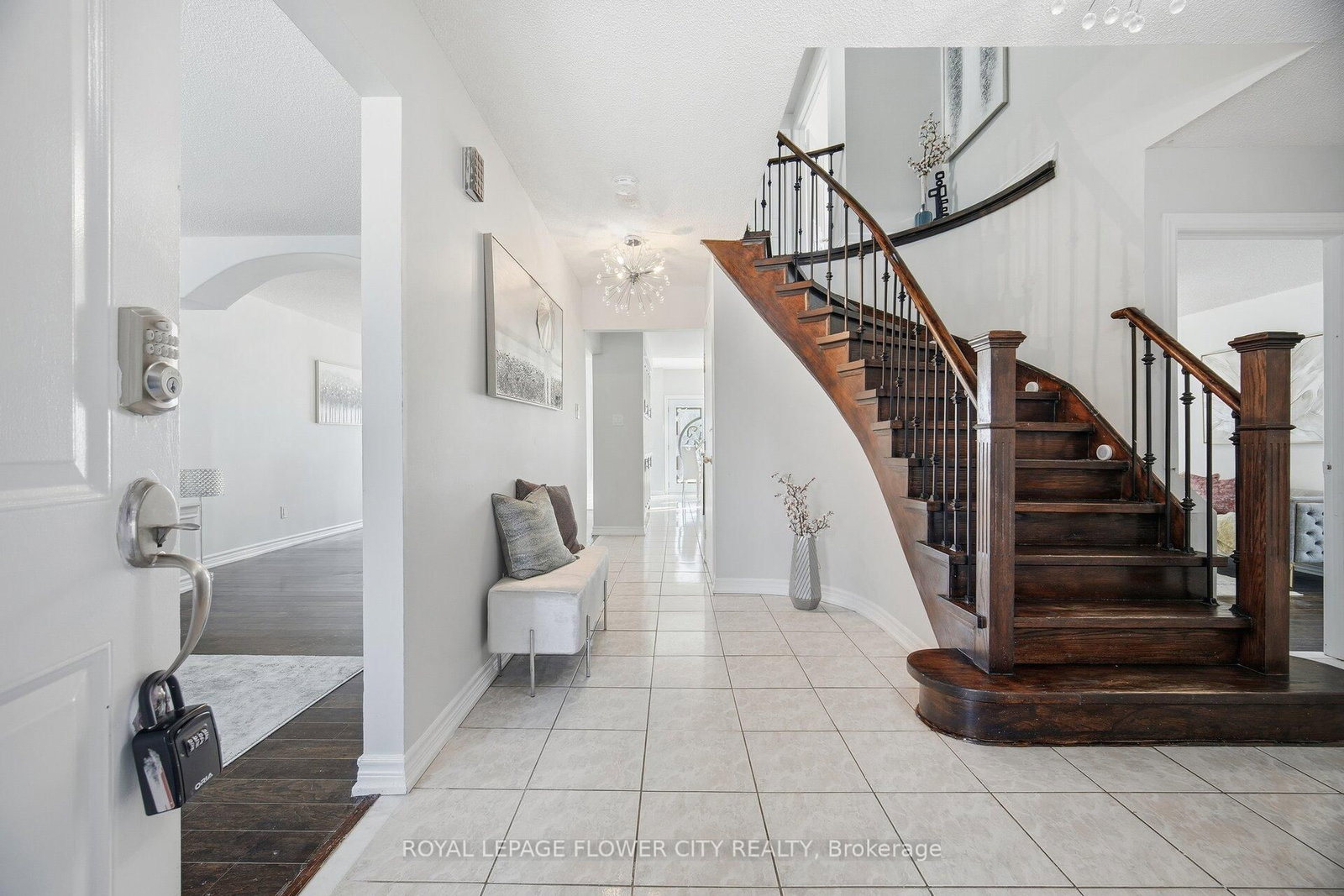 Detached House for sale at 1 Donaldson Drive, Brampton, Ontario, L6Y 3G7 - Brampton South - MLS: W12844998