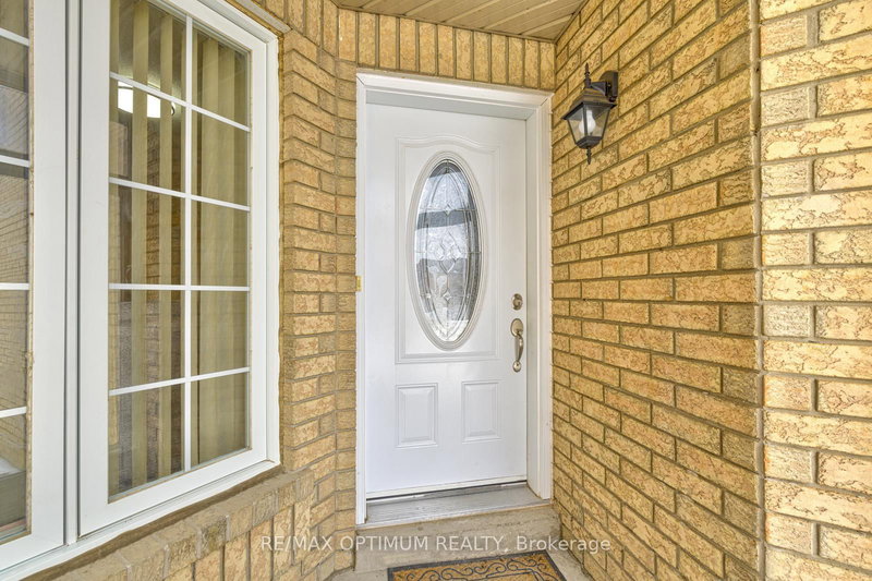 26 Tumbleweed Tr, Brampton, L6Y 5A1 | Image 2