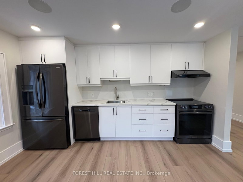 13A - 13 Thomas St, Mississauga, L5M 1Y4 | Image 2