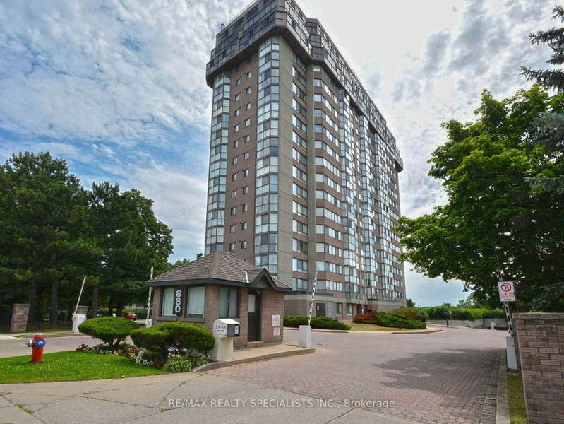 1002 - 880 Dundas Street W