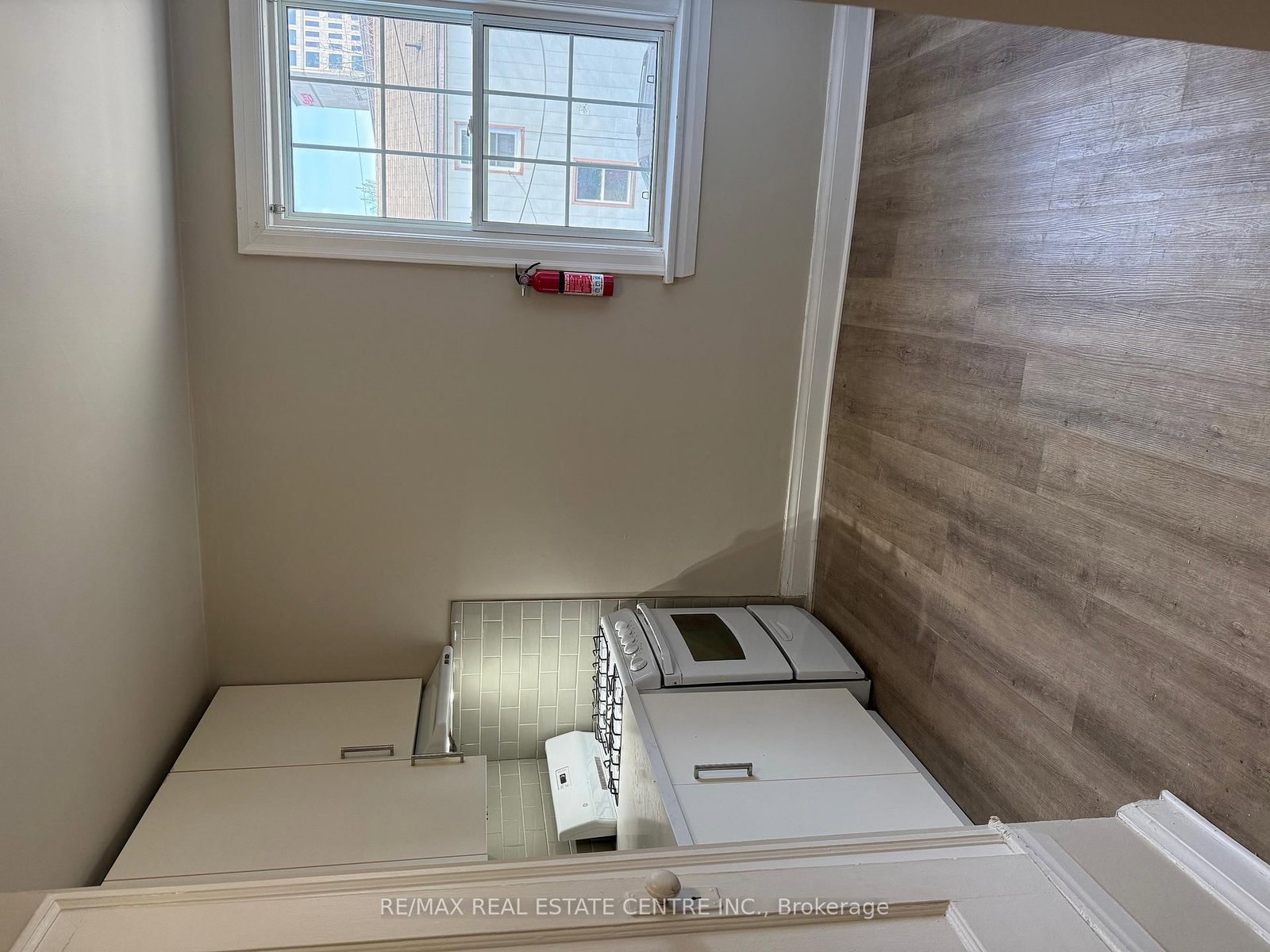 24 Nelson St Street E, Unit Unit A - Photo 11