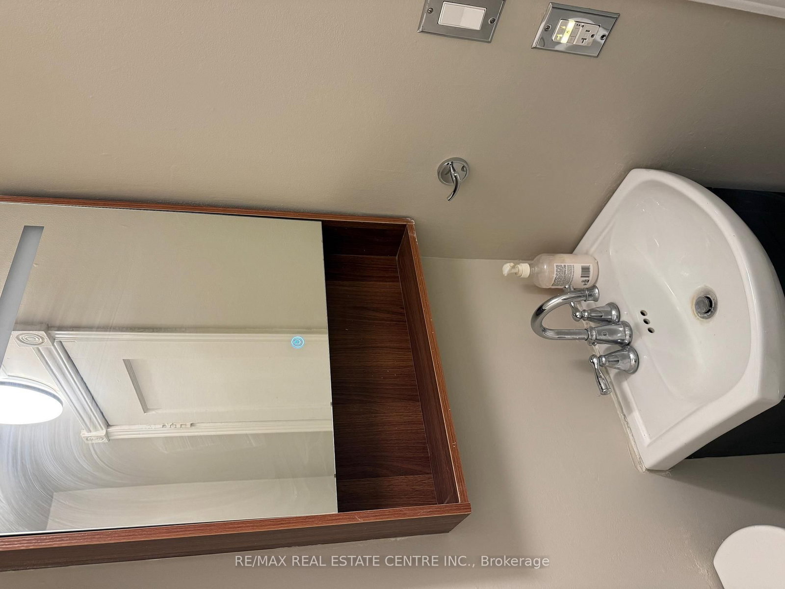 24 Nelson St Street E, Unit Unit A - Photo 13