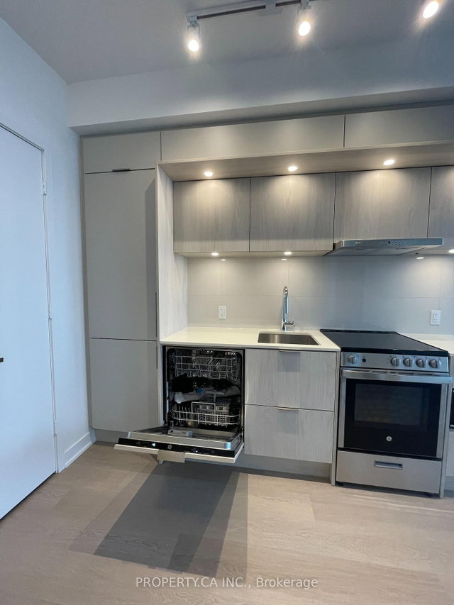 3010 - 448 Burnhamthorpe Road W