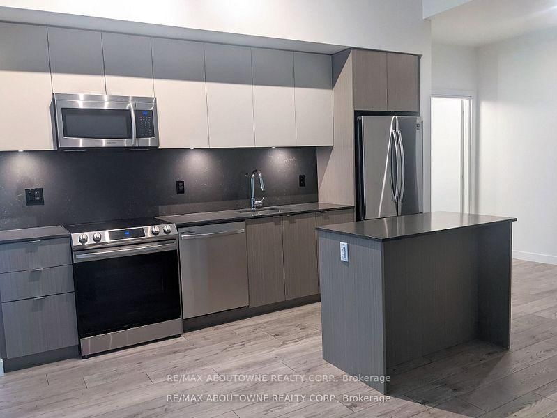 B0511 - 133 BRONTE Rd, Oakville, L6L 0H2 | Image 2