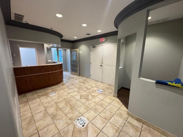 207-208 - 10 Gillingham Dr, Brampton, L6X 4X7 | Image 3