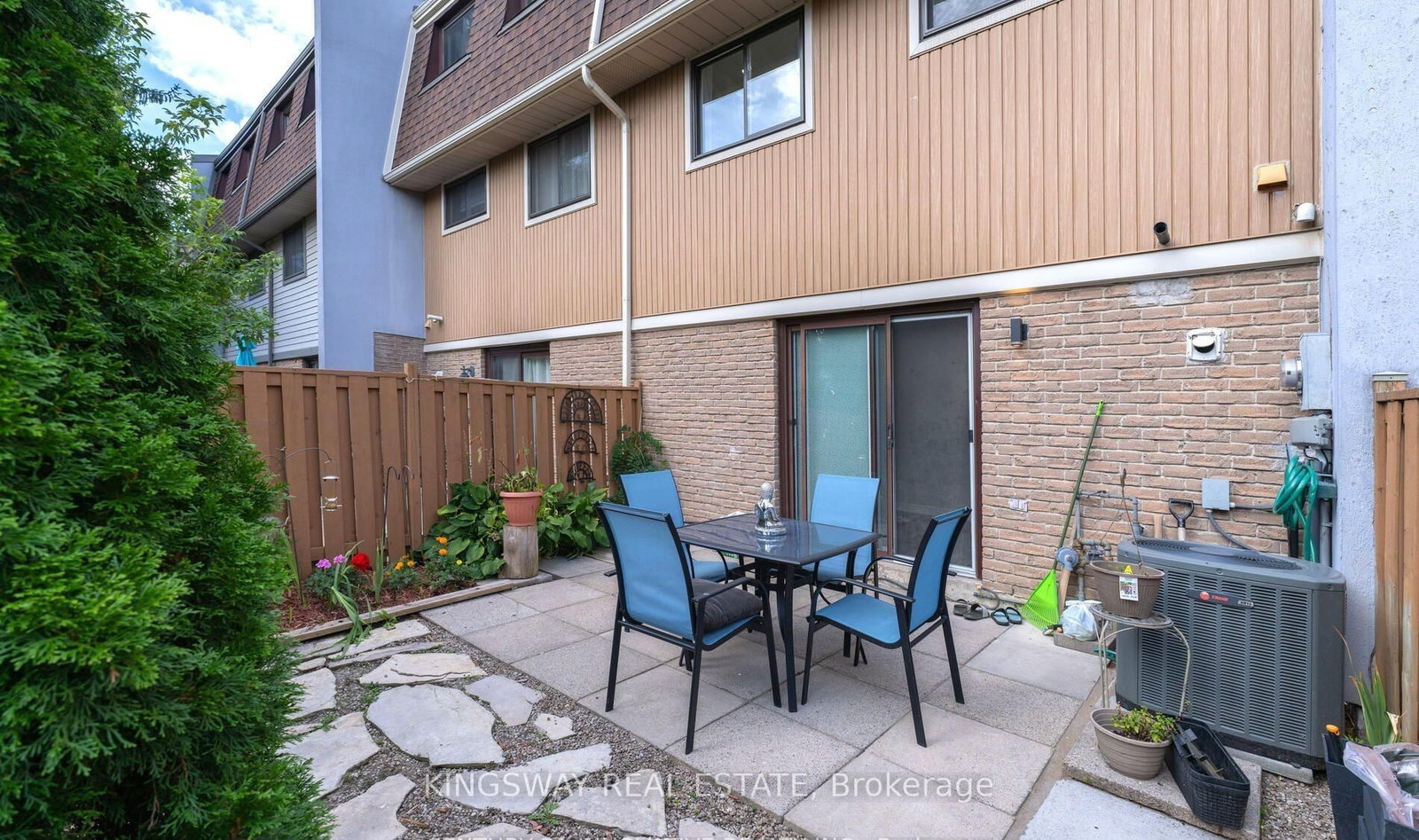 Townhouse for sale at 138 ASHTON Crescent, Brampton, Ontario, L6S 3J9 - Central Park - MLS: W12846540