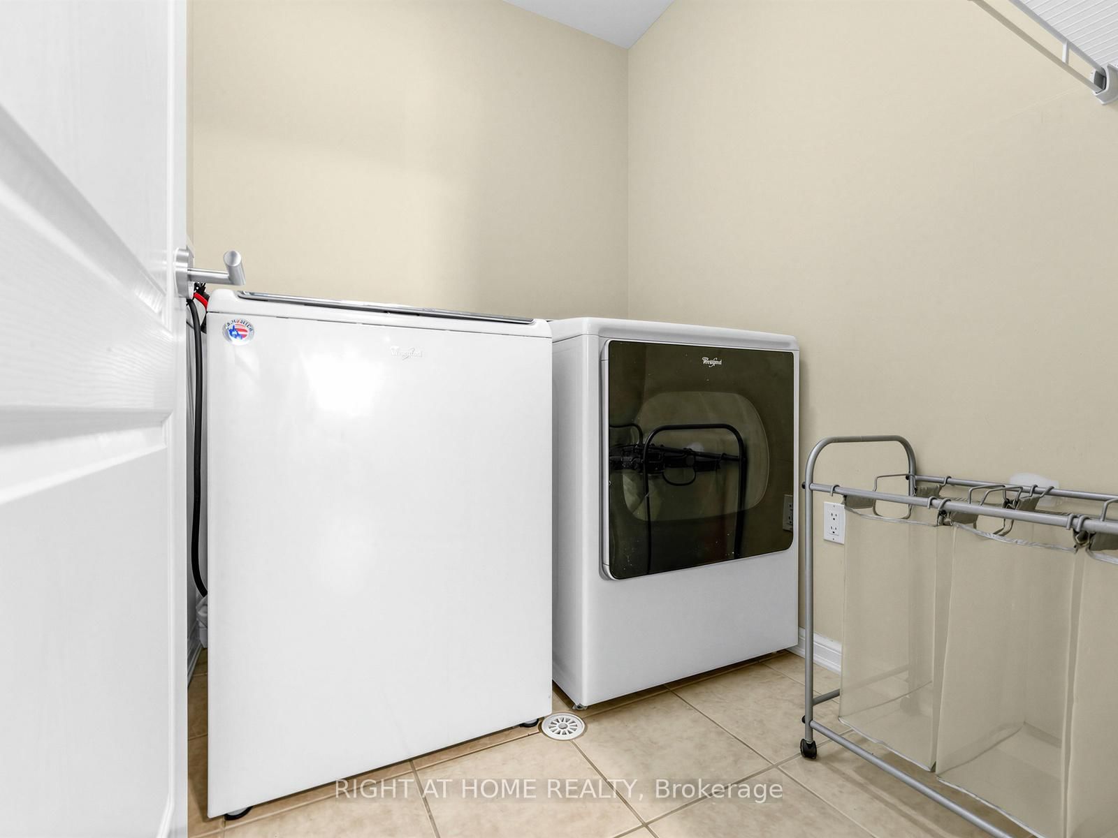 Detached House for sale at 401 TONELLI Lane, Milton, Ontario, L9T 0N4 - Harrison - MLS: W12846678