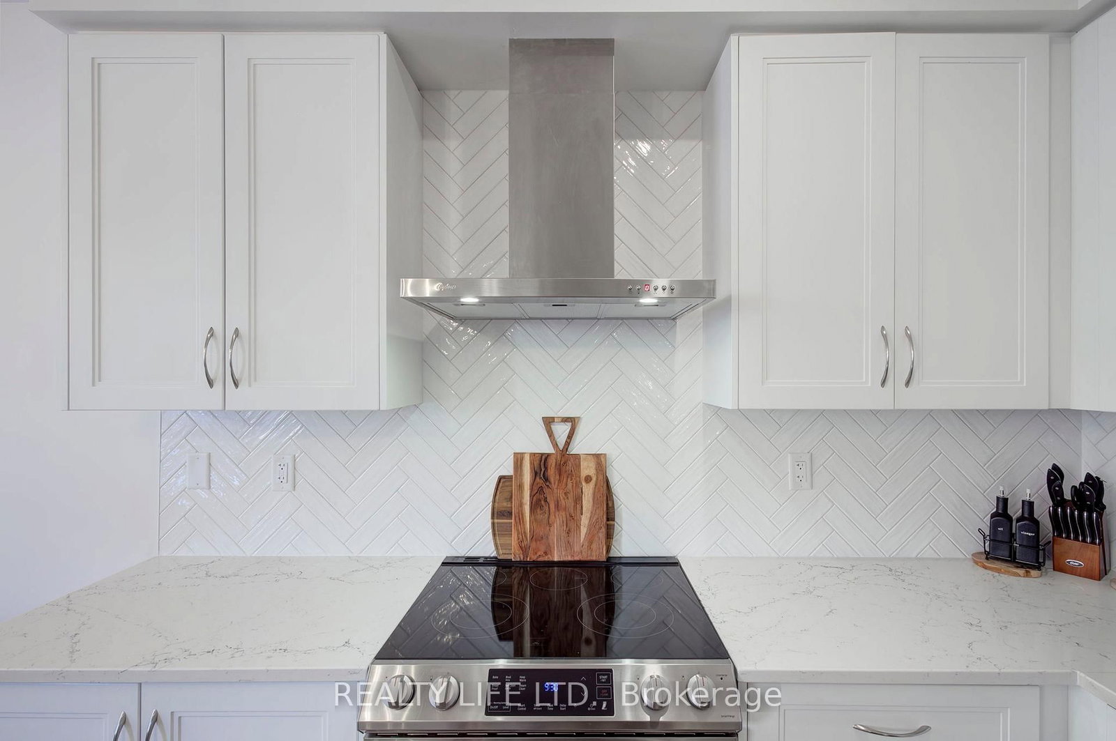 Detached House for sale at 484 Thornborrow Court, Milton, Ontario, L9E 1T4 - Walker - MLS: W12846706