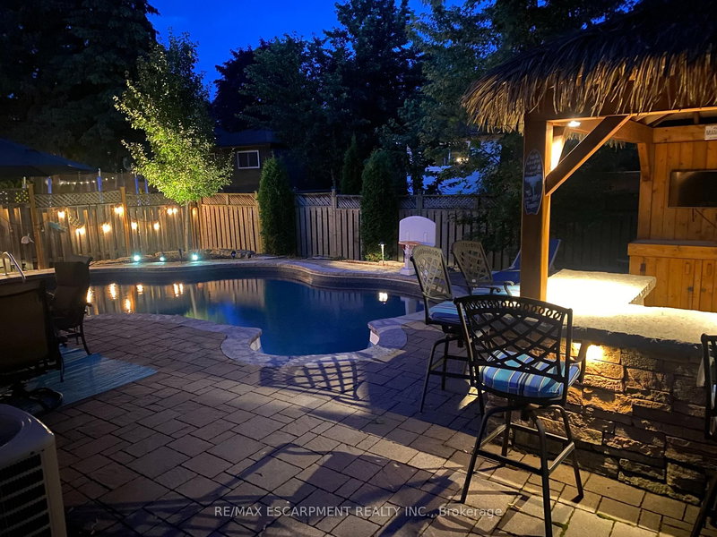 3354 Bristol Dr, Burlington, L7M 1W4 | Image 2