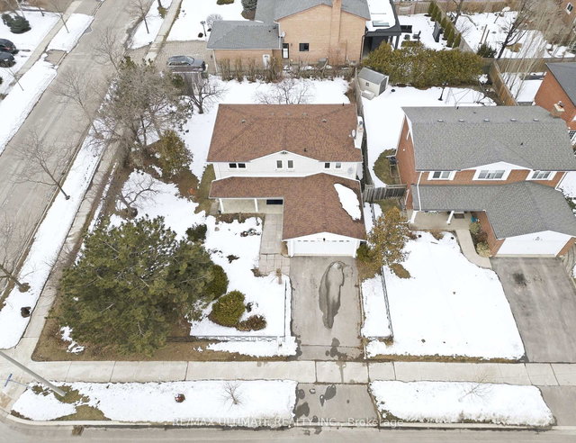 1867 Bough Beeches Boulevard