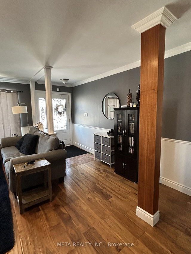 Main Floor, - 22 Garfield Crescent