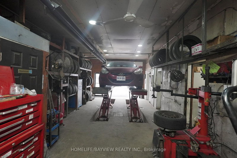 811 Lakeshore Rd E, Mississauga, L5E 1C8 | Image 2