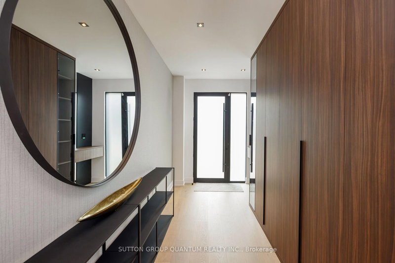 20A Broadview Ave, Mississauga, L5H 2S9 | Image 2