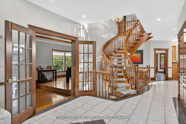 971 Lovingston Crescent