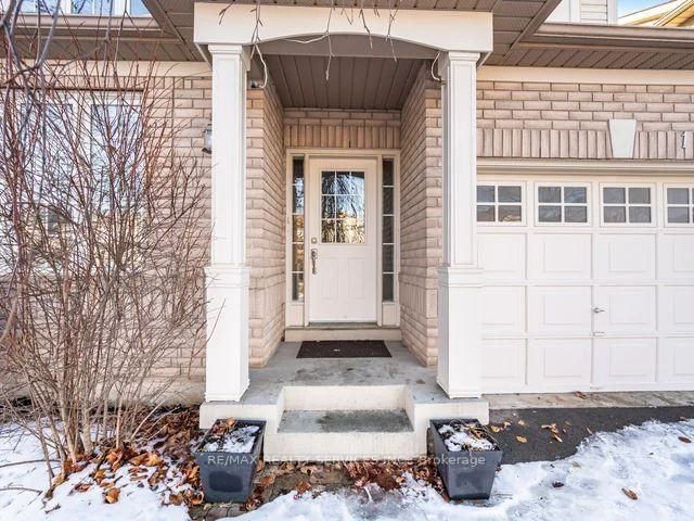 1131 Zimmerman Cres, Milton, L9T 5T2 | Image 2