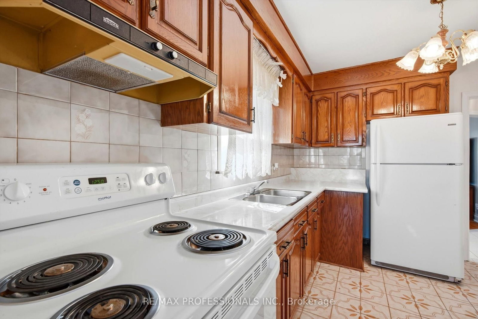 Detached House for sale at 54 Culnan Avenue, Toronto, Ontario, M8Z 5B2 - Islington-City Centre West - MLS: W12848088