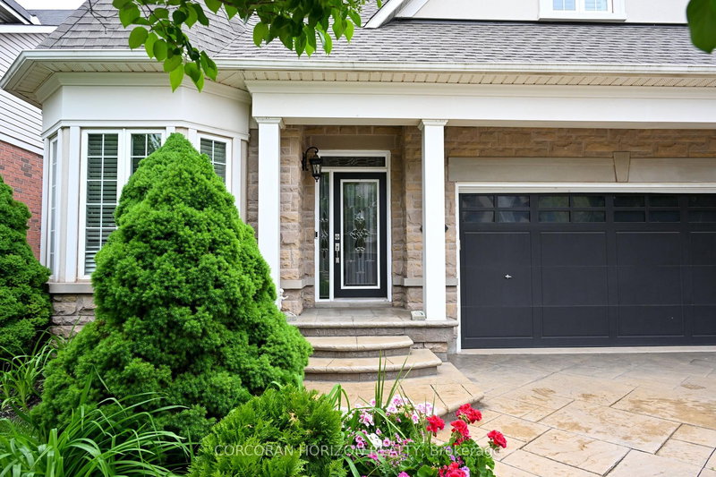 3269 Stocksbridge Ave, Oakville, L6M 0E3 | Image 2