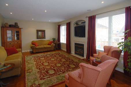 2225 Canonridge Circ, Oakville, L6M4T8 | Image 3