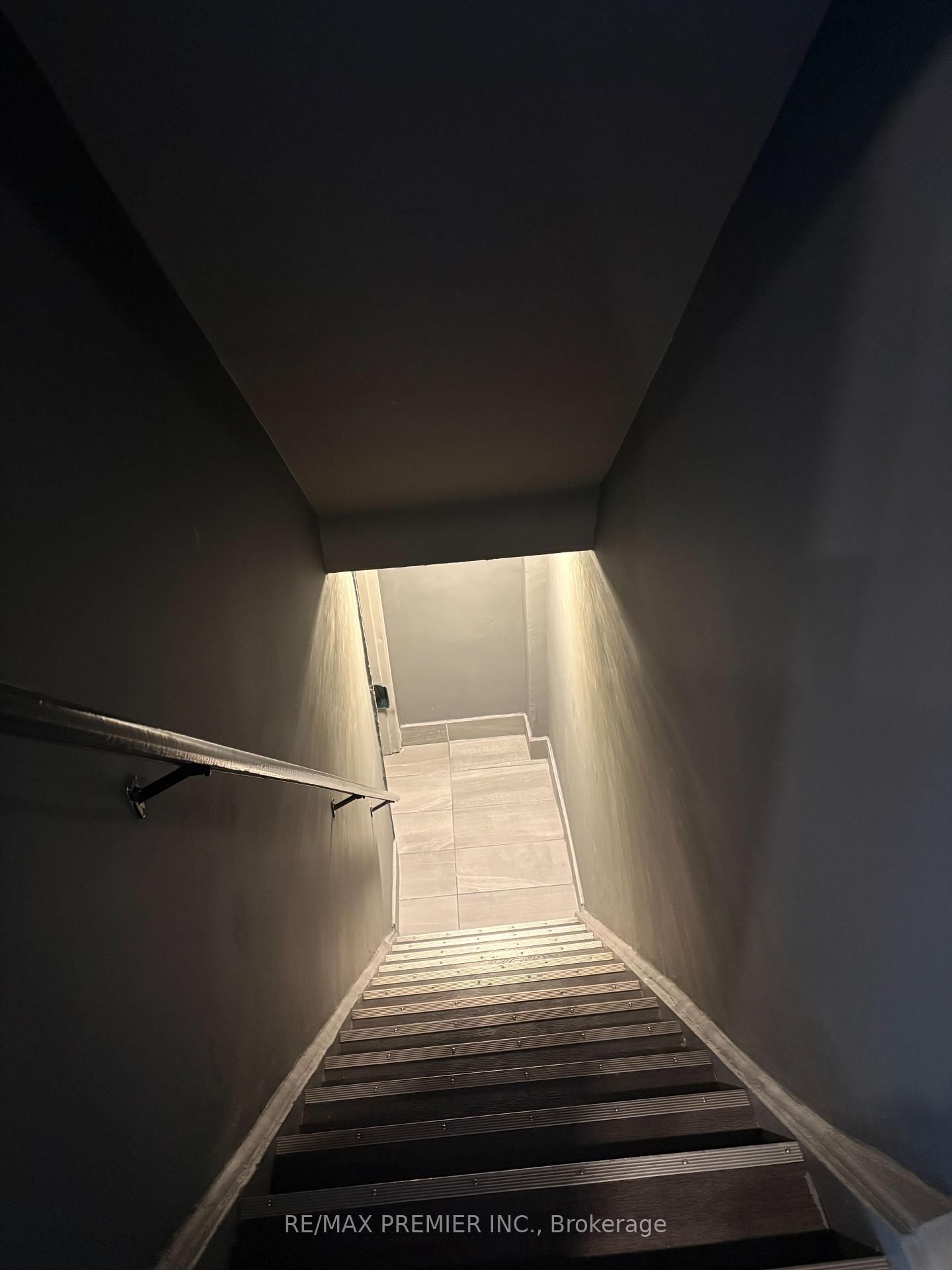 2892 Dufferin Street - Photo 8