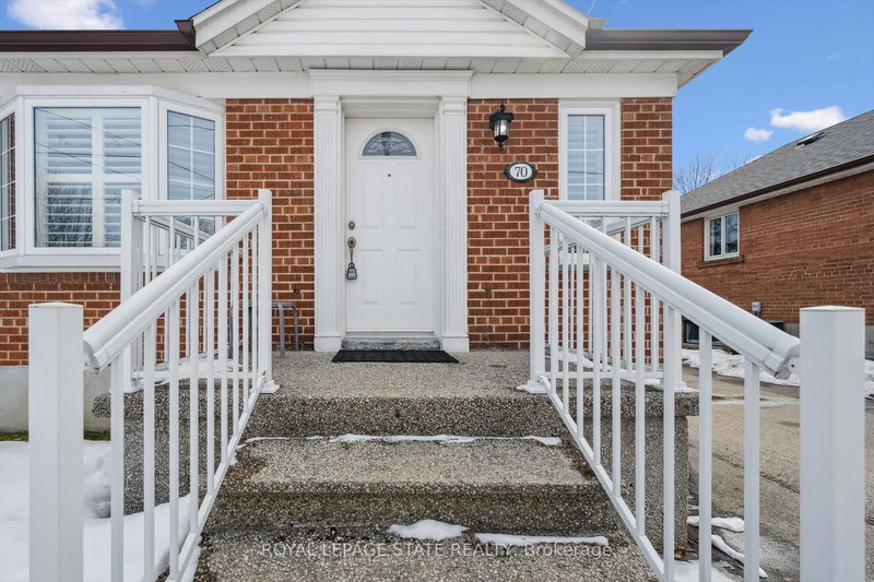 70 Westleigh Cres, Toronto, M8W 3Z7 | Image 3