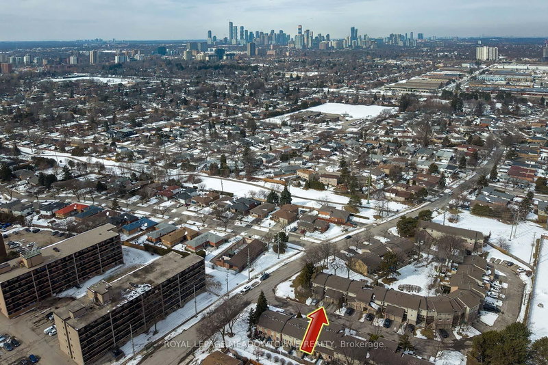 32 - 2075 Asta Dr S, Mississauga, L5A 2T5 | Image 2