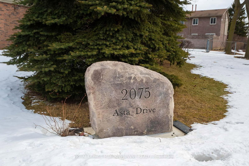 32 - 2075 Asta Dr S, Mississauga, L5A 2T5 | Image 3