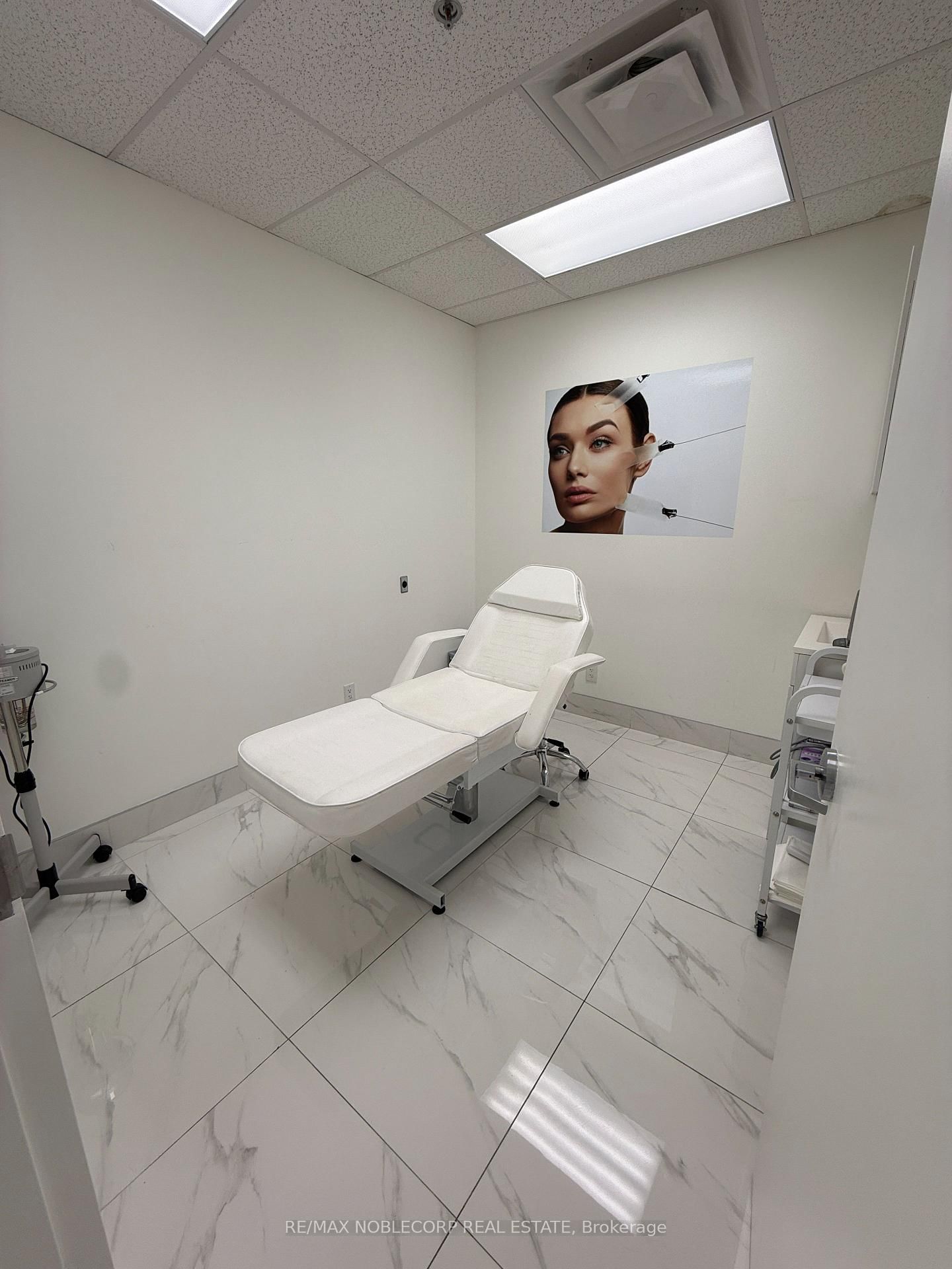 3075 Hospital Gate, Unit 422 - Photo 7