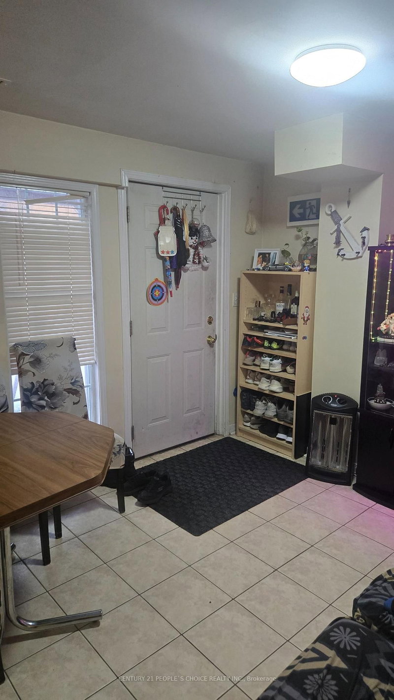 68 Pennyroyal Cres, Brampton, L6S 6J6 | Image 2