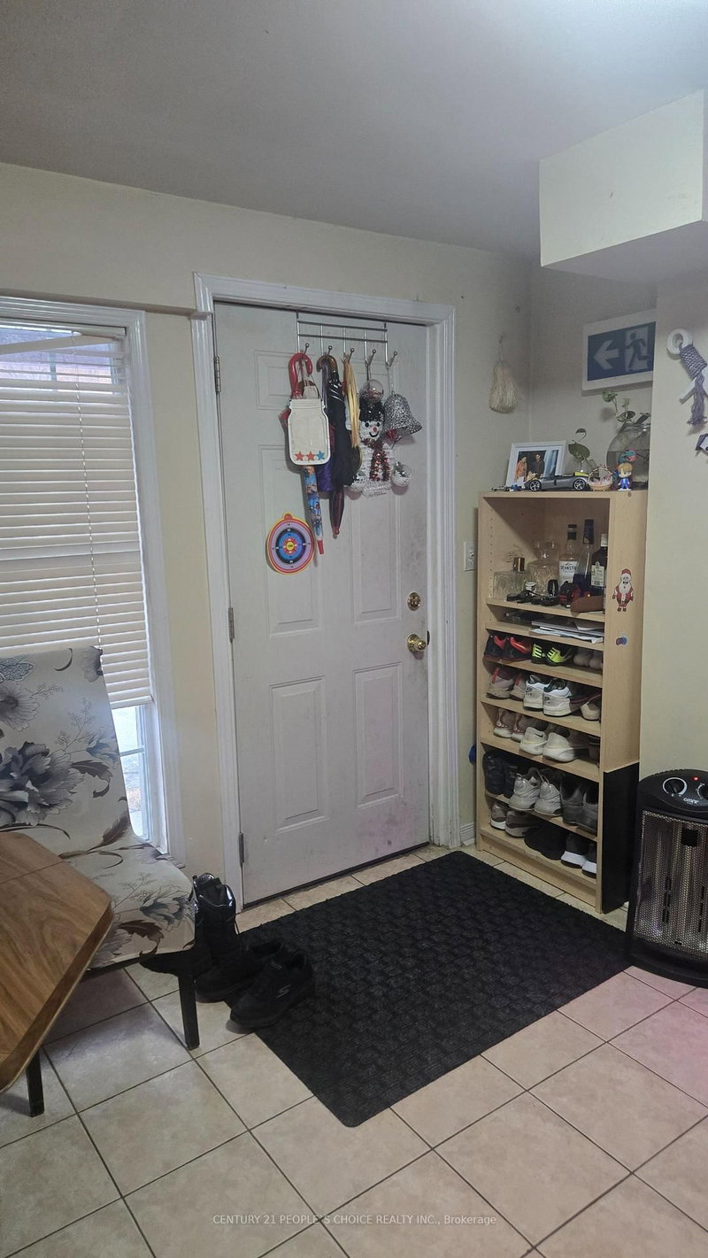 68 Pennyroyal Cres, Brampton, L6S 6J6 | Image 3