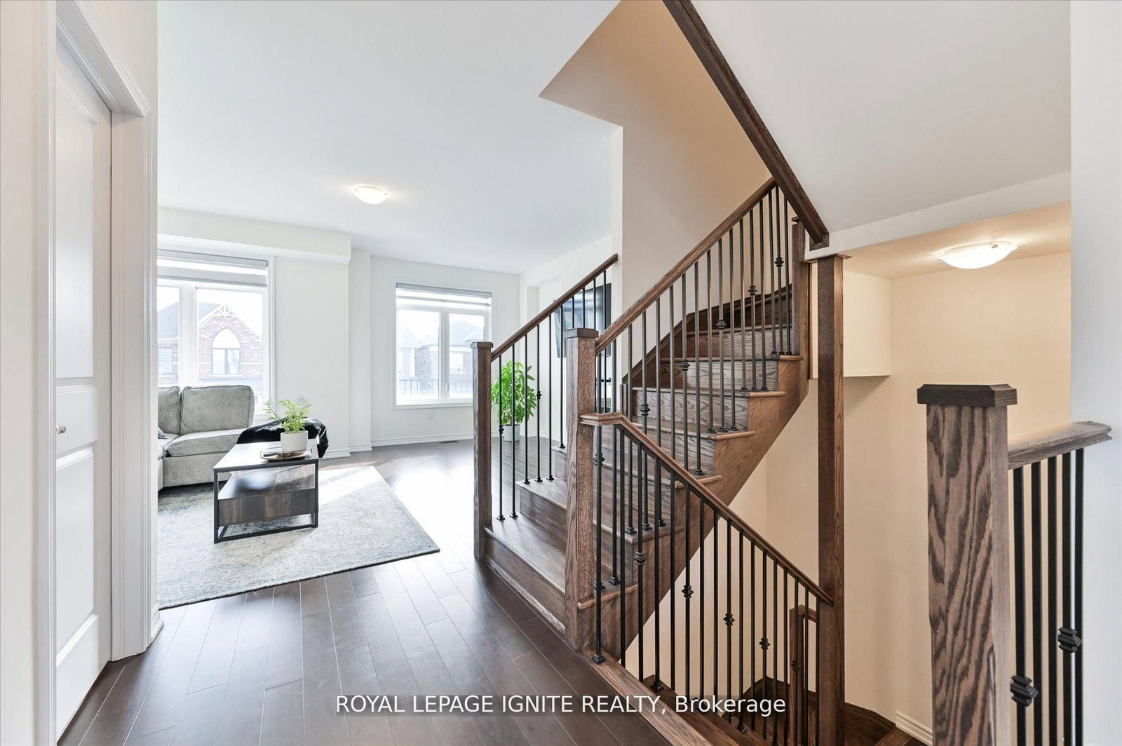 Townhouse sold at 39 Minnock Street, Caledon, Ontario, L7C 4K9 - Rural Caledon - MLS: W12850606