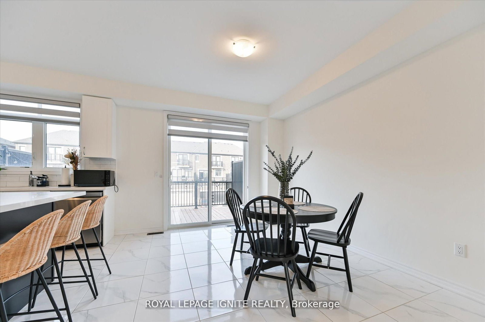 Townhouse sold at 39 Minnock Street, Caledon, Ontario, L7C 4K9 - Rural Caledon - MLS: W12850606