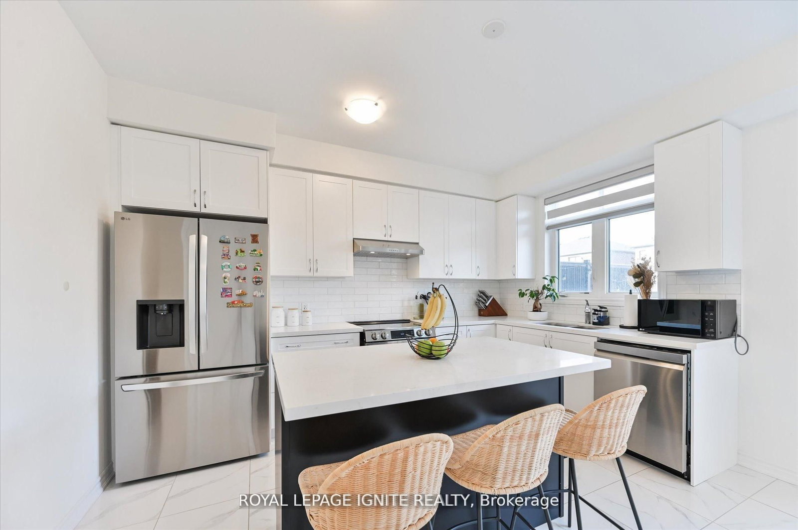 Townhouse sold at 39 Minnock Street, Caledon, Ontario, L7C 4K9 - Rural Caledon - MLS: W12850606