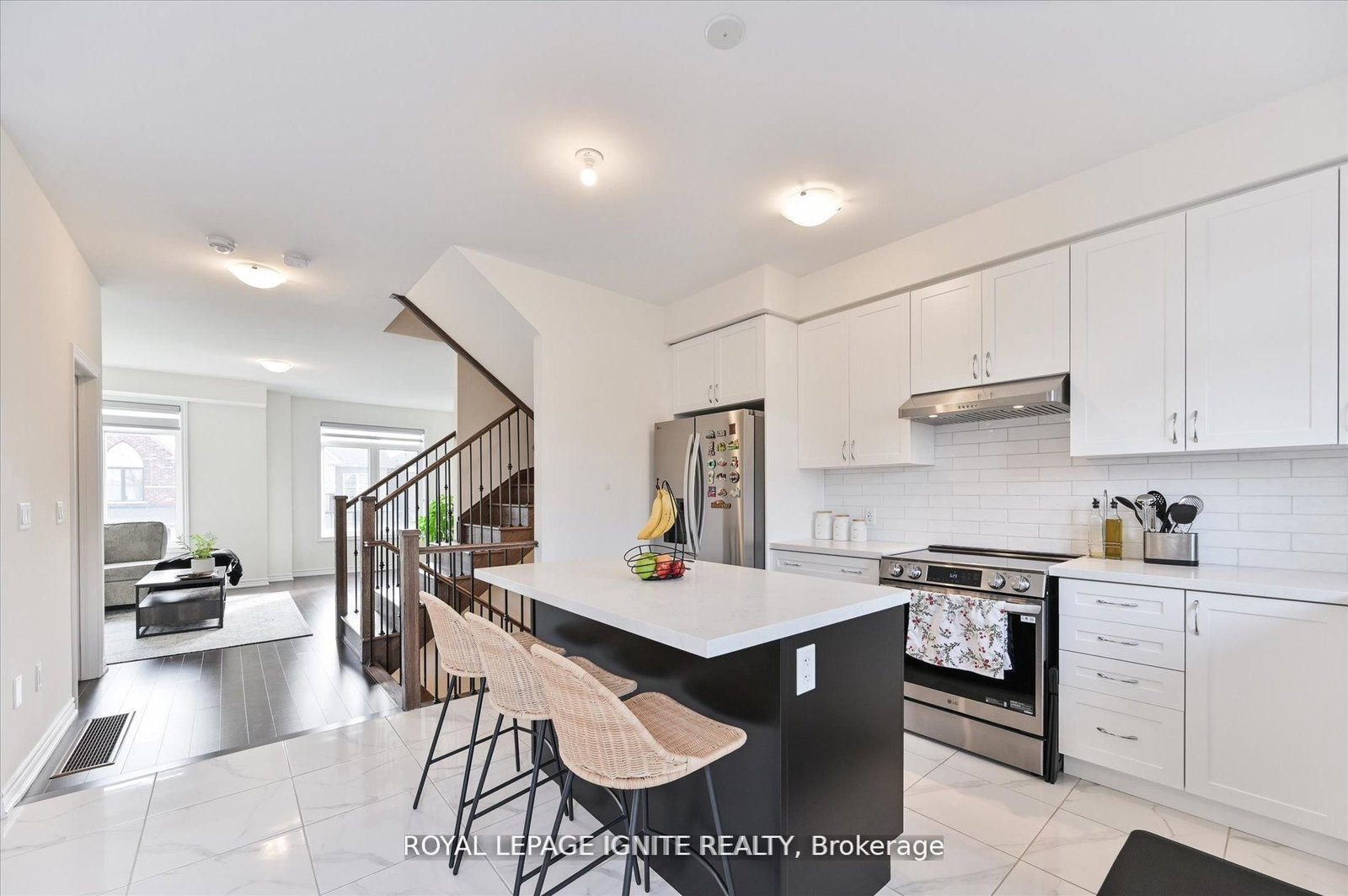 Townhouse sold at 39 Minnock Street, Caledon, Ontario, L7C 4K9 - Rural Caledon - MLS: W12850606