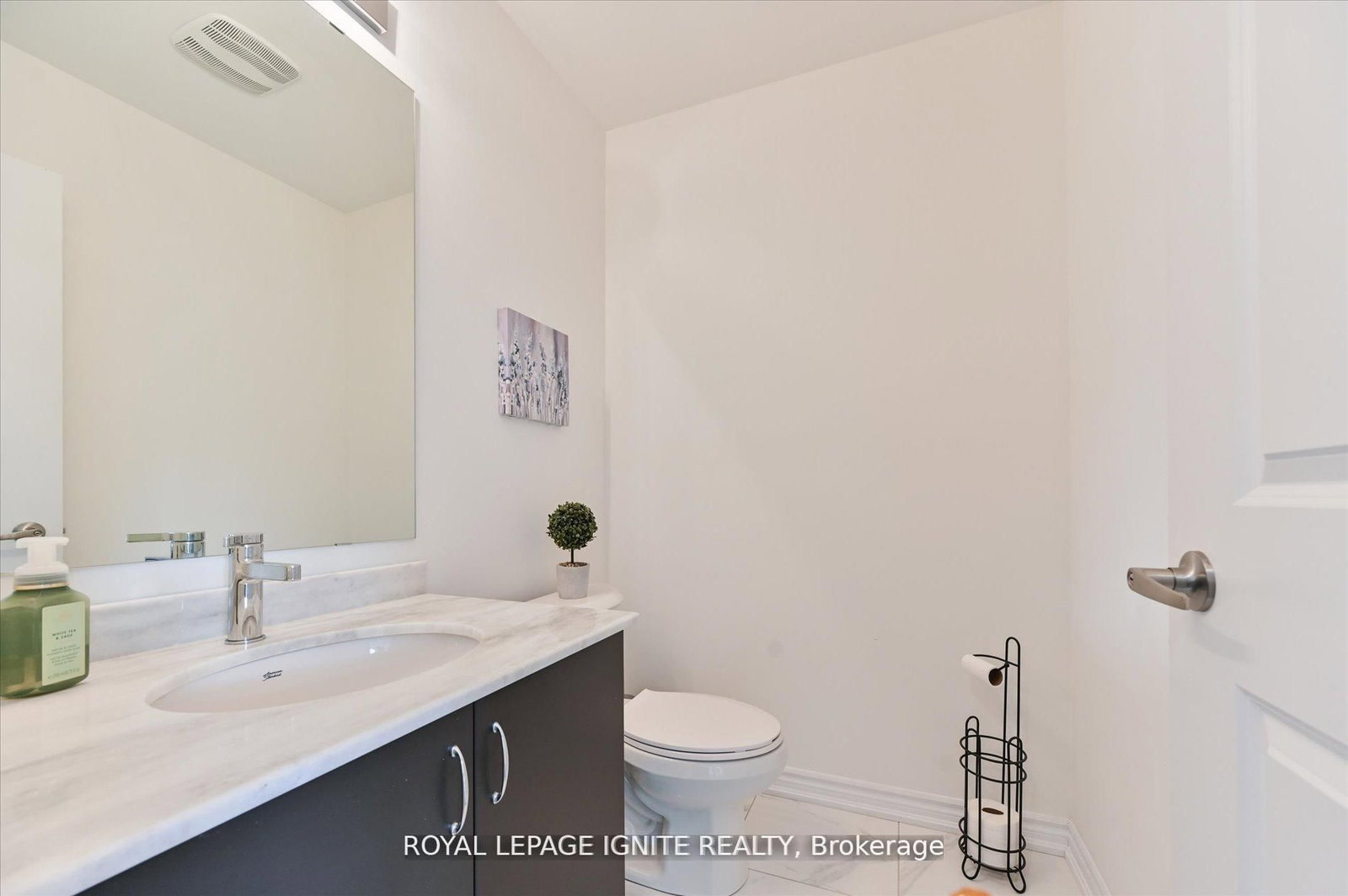 Townhouse sold at 39 Minnock Street, Caledon, Ontario, L7C 4K9 - Rural Caledon - MLS: W12850606